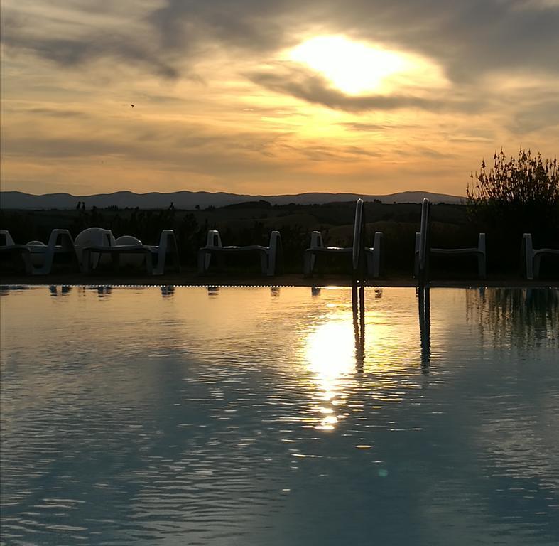 Apartamento Relax Palazzo Monaci Asciano Exterior foto